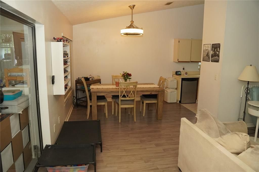 For Sale: $414,200 (3 beds, 2 baths, 1381 Square Feet)