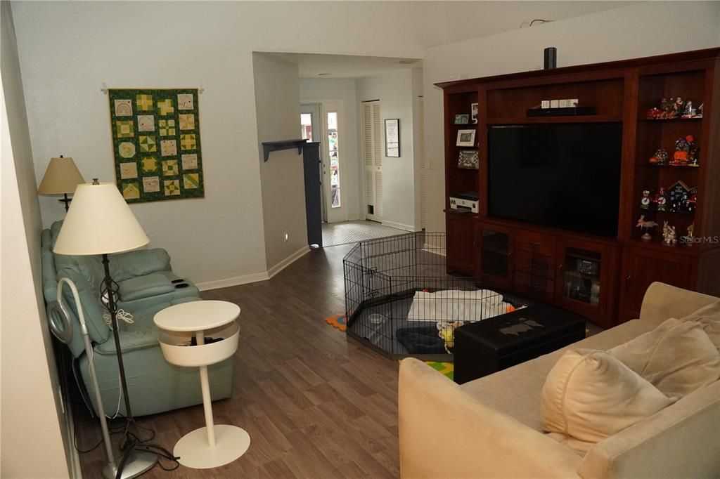 For Sale: $414,200 (3 beds, 2 baths, 1381 Square Feet)