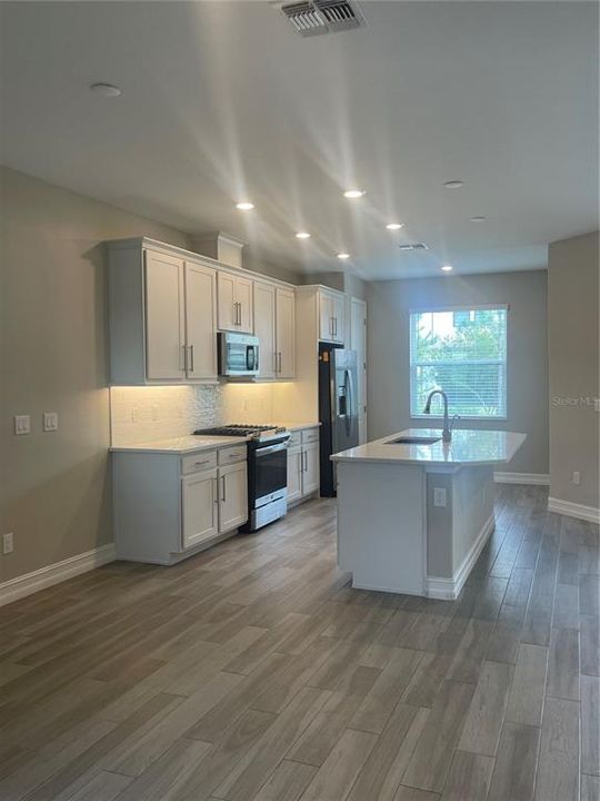 For Sale: $374,900 (3 beds, 2 baths, 1827 Square Feet)