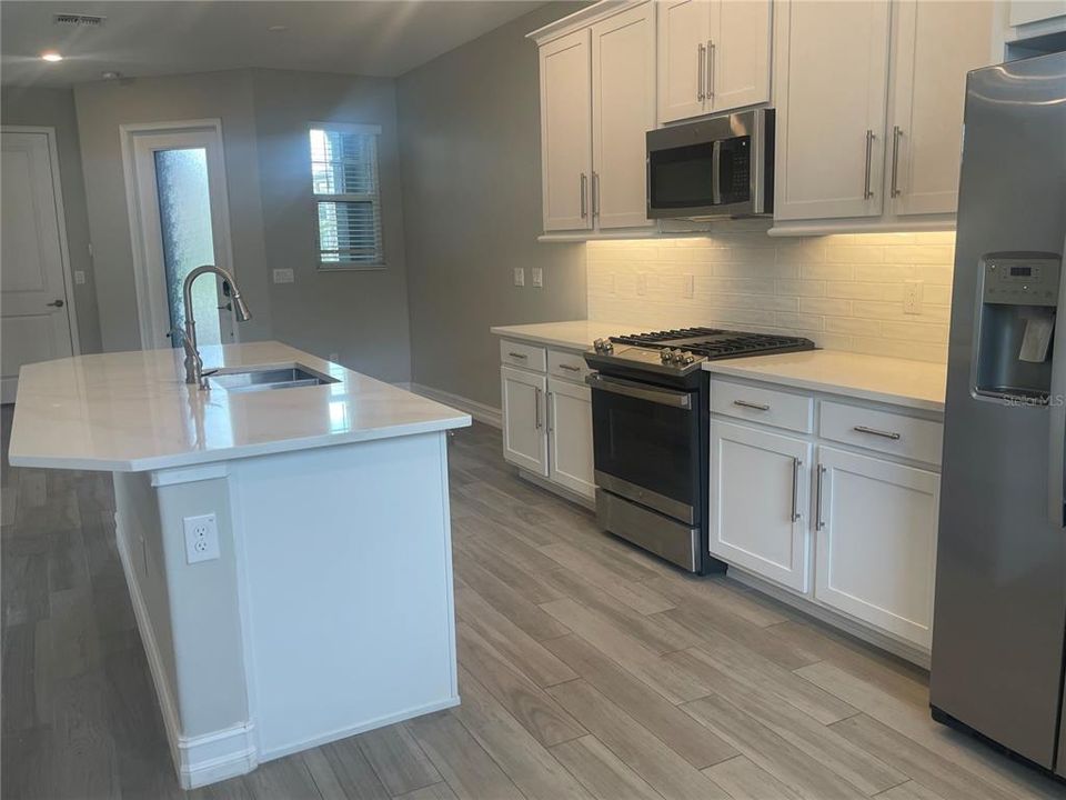 For Sale: $374,900 (3 beds, 2 baths, 1827 Square Feet)