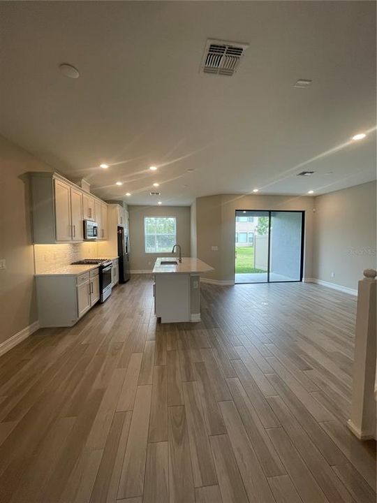 For Sale: $374,900 (3 beds, 2 baths, 1827 Square Feet)