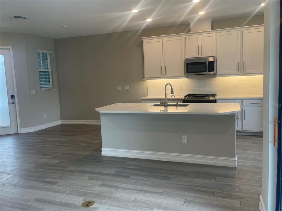 For Sale: $374,900 (3 beds, 2 baths, 1827 Square Feet)