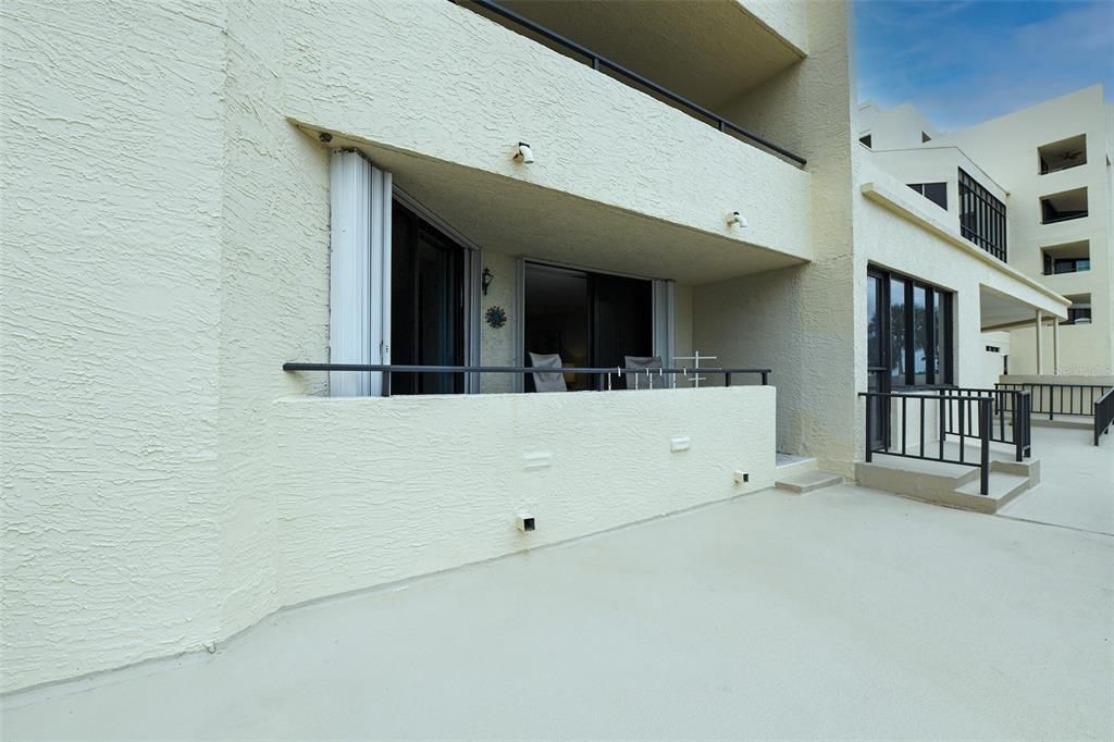 For Sale: $303,000 (2 beds, 2 baths, 950 Square Feet)