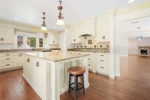 出租: $5,400 (4 贝兹, 3 浴室, 2841 平方英尺)