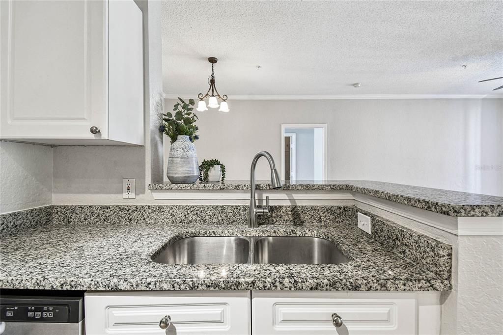 На продажу: $195,000 (2 спален, 2 ванн, 1083 Квадратных фут)