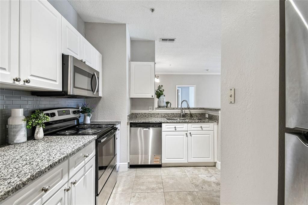 На продажу: $195,000 (2 спален, 2 ванн, 1083 Квадратных фут)