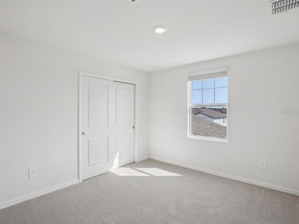 合同活跃: $348,000 (4 贝兹, 2 浴室, 2503 平方英尺)