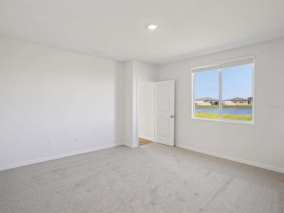 合同活跃: $348,000 (4 贝兹, 2 浴室, 2503 平方英尺)