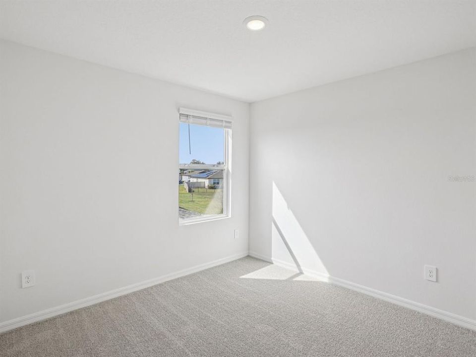 合同活跃: $348,000 (4 贝兹, 2 浴室, 2503 平方英尺)