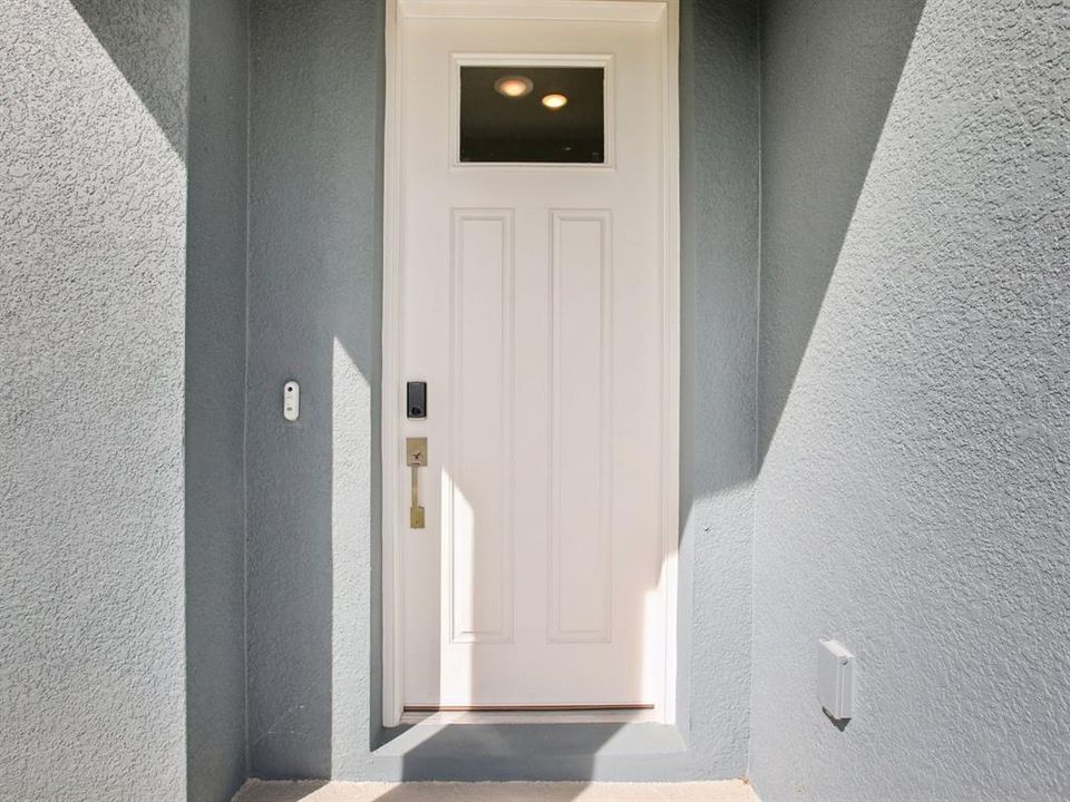 合同活跃: $348,000 (4 贝兹, 2 浴室, 2503 平方英尺)