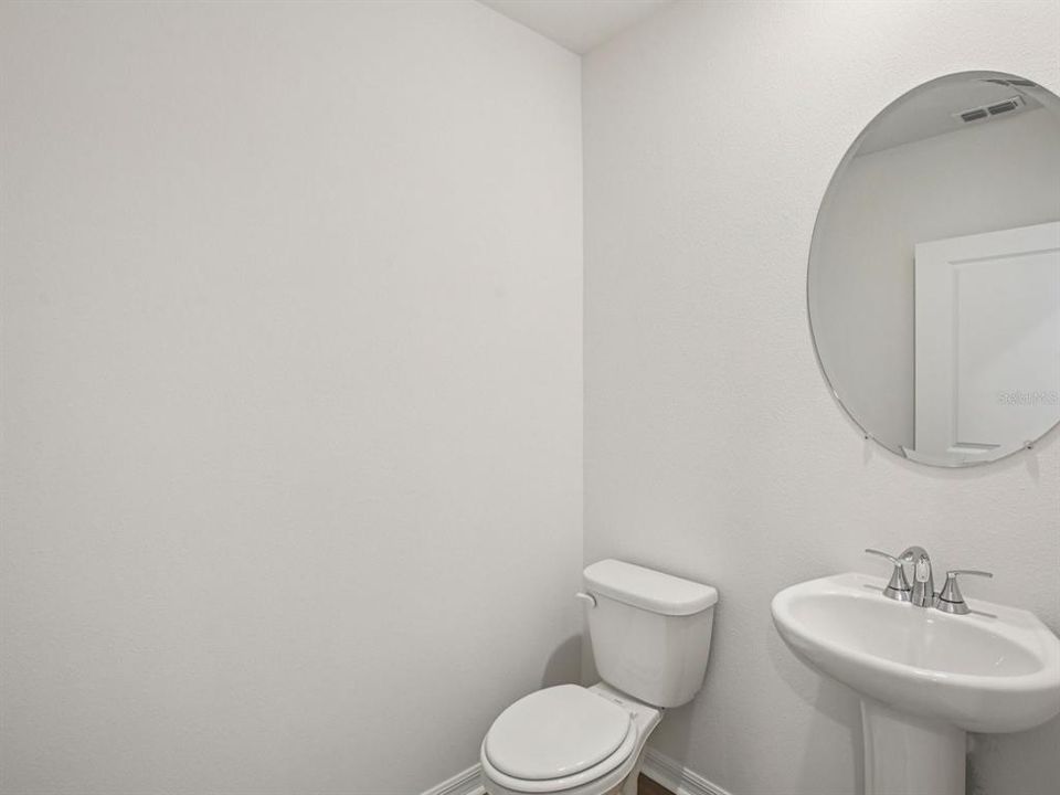 合同活跃: $348,000 (4 贝兹, 2 浴室, 2503 平方英尺)