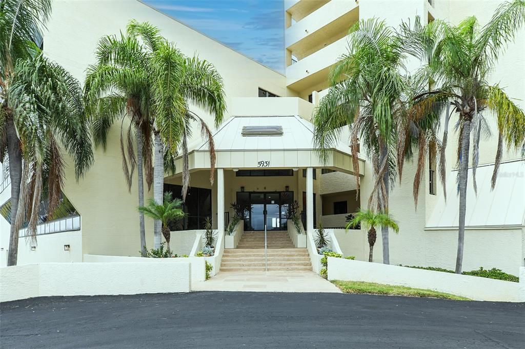 For Sale: $214,000 (1 beds, 1 baths, 733 Square Feet)