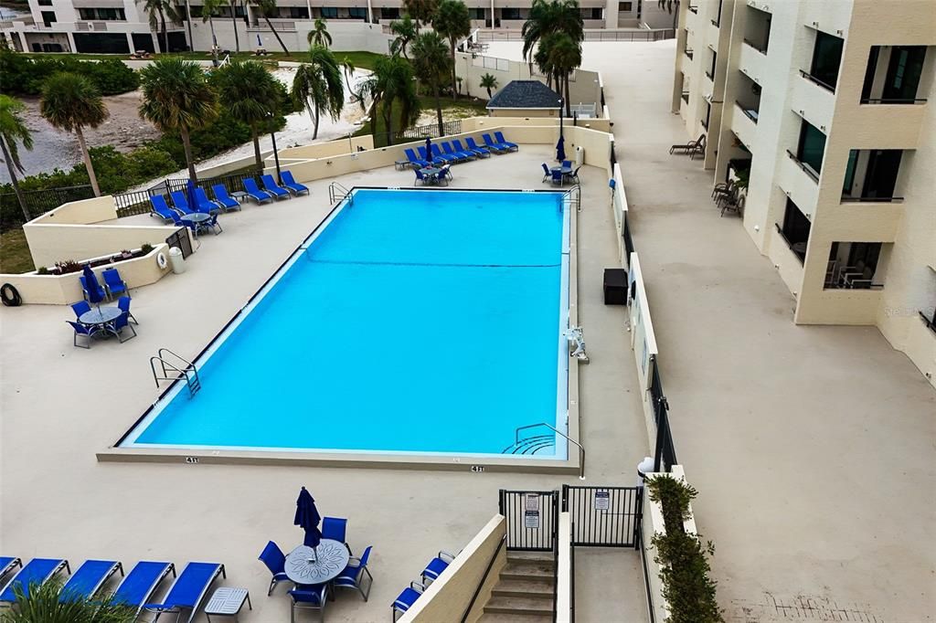 For Sale: $214,000 (1 beds, 1 baths, 733 Square Feet)