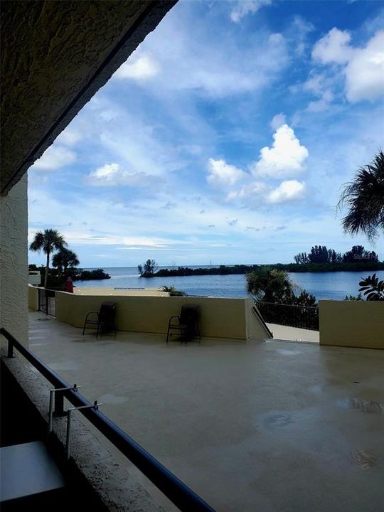 For Sale: $214,000 (1 beds, 1 baths, 733 Square Feet)