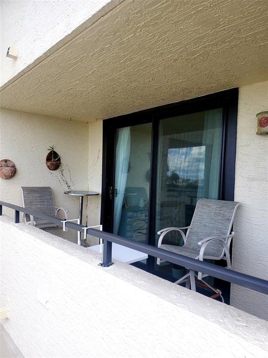 For Sale: $214,000 (1 beds, 1 baths, 733 Square Feet)