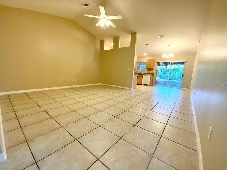 出租: $1,450 (3 贝兹, 2 浴室, 1308 平方英尺)