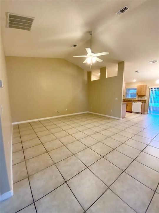 出租: $1,450 (3 贝兹, 2 浴室, 1308 平方英尺)