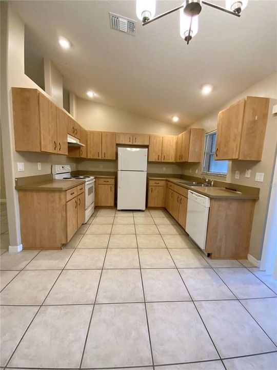 出租: $1,450 (3 贝兹, 2 浴室, 1308 平方英尺)