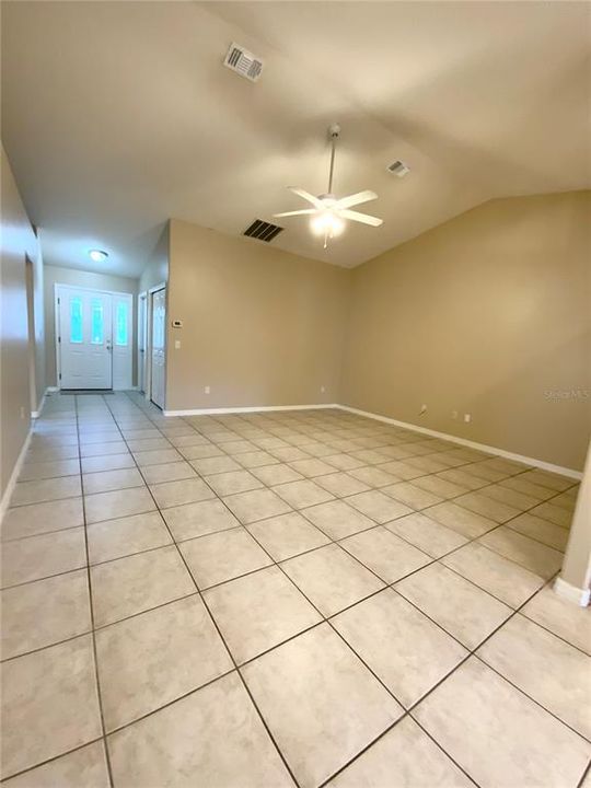 出租: $1,450 (3 贝兹, 2 浴室, 1308 平方英尺)