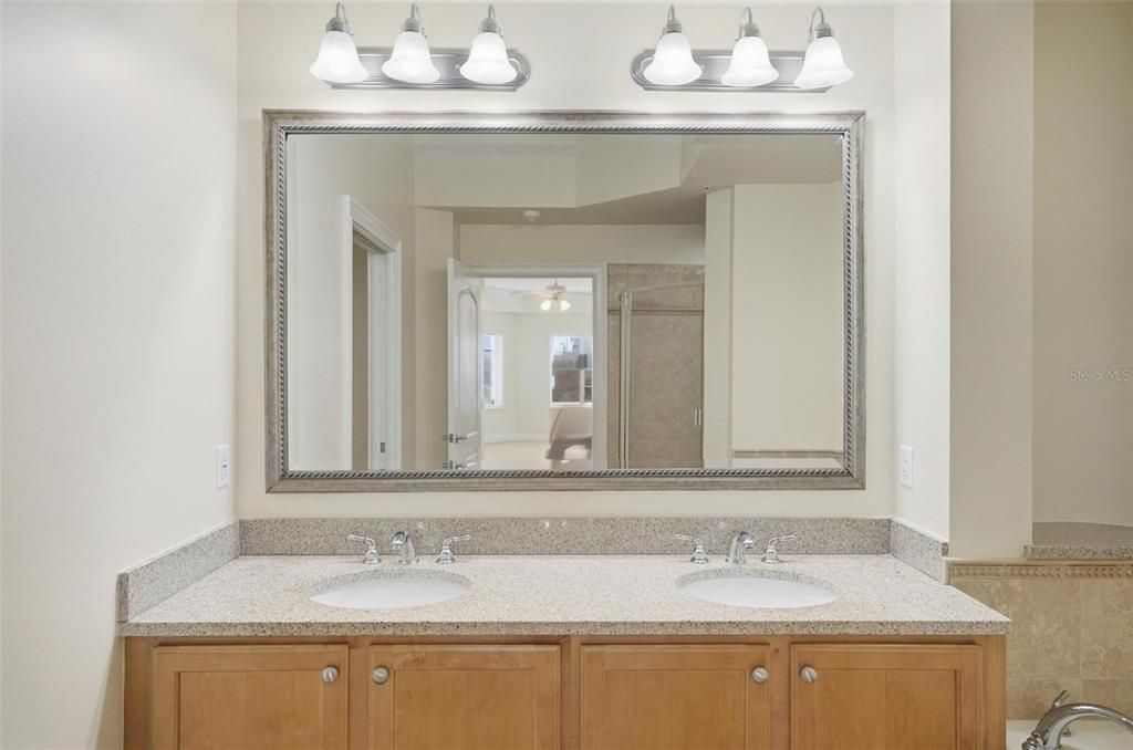 For Rent: $2,695 (2 beds, 2 baths, 1570 Square Feet)