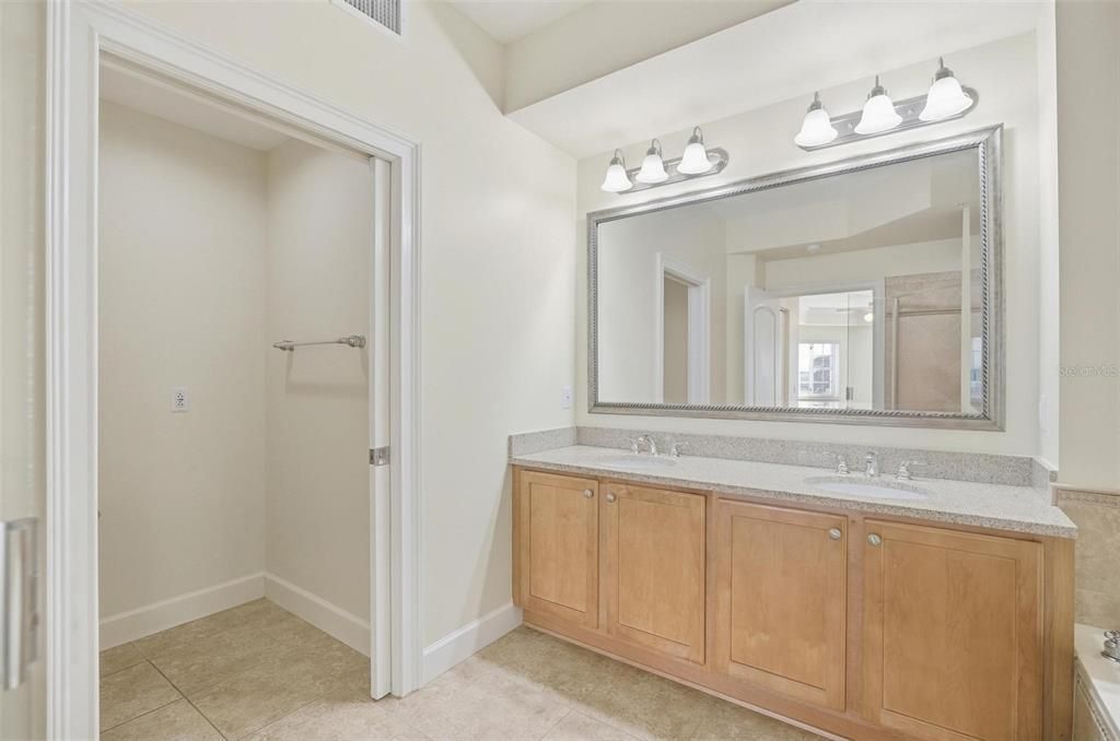 For Rent: $2,695 (2 beds, 2 baths, 1570 Square Feet)