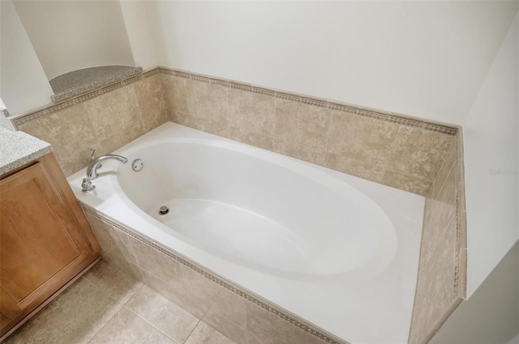 For Rent: $2,695 (2 beds, 2 baths, 1570 Square Feet)