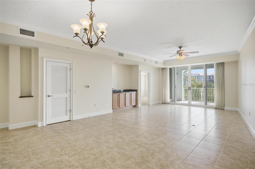 For Rent: $2,695 (2 beds, 2 baths, 1570 Square Feet)