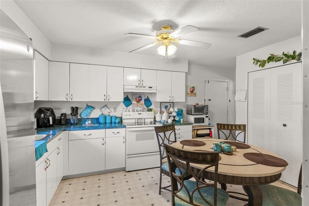 For Sale: $200,000 (3 beds, 2 baths, 1568 Square Feet)