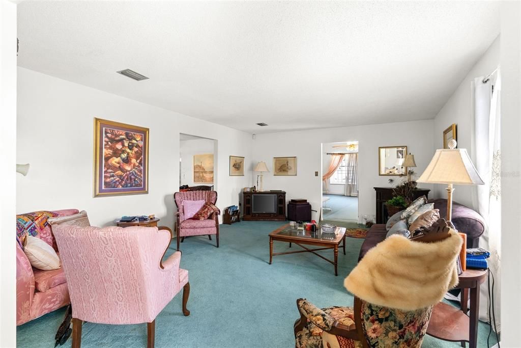 For Sale: $200,000 (3 beds, 2 baths, 1568 Square Feet)