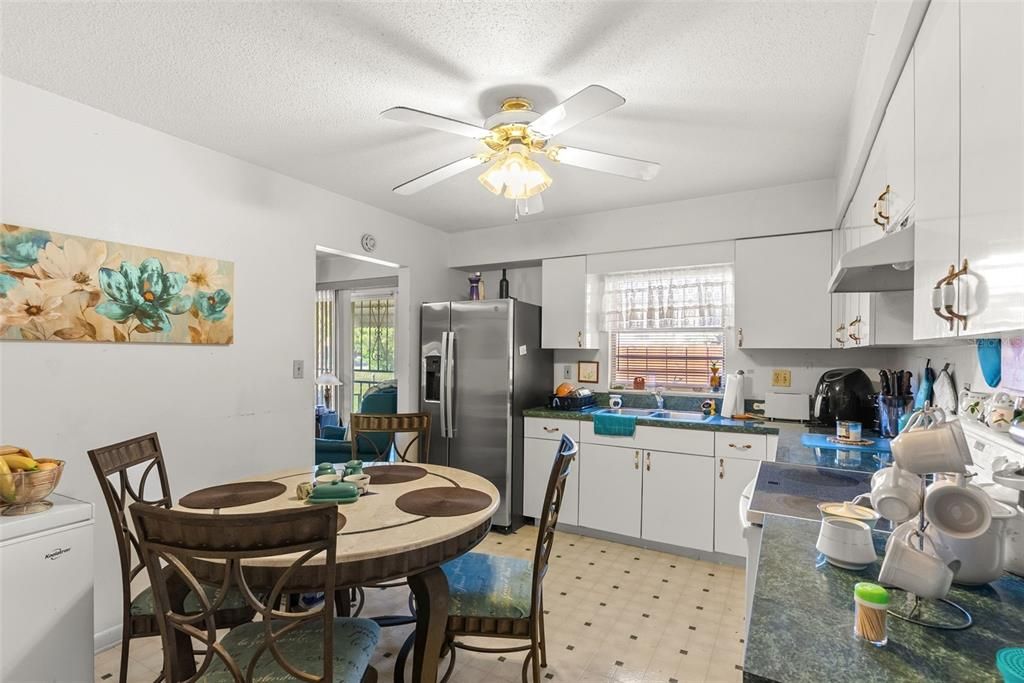 For Sale: $200,000 (3 beds, 2 baths, 1568 Square Feet)