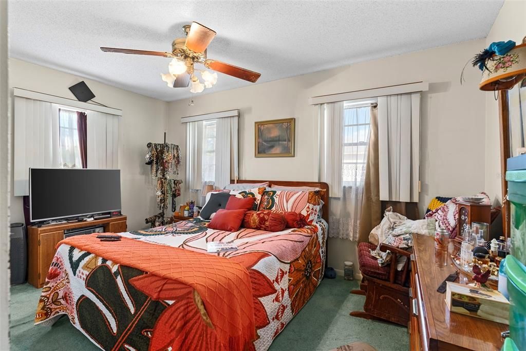 For Sale: $200,000 (3 beds, 2 baths, 1568 Square Feet)