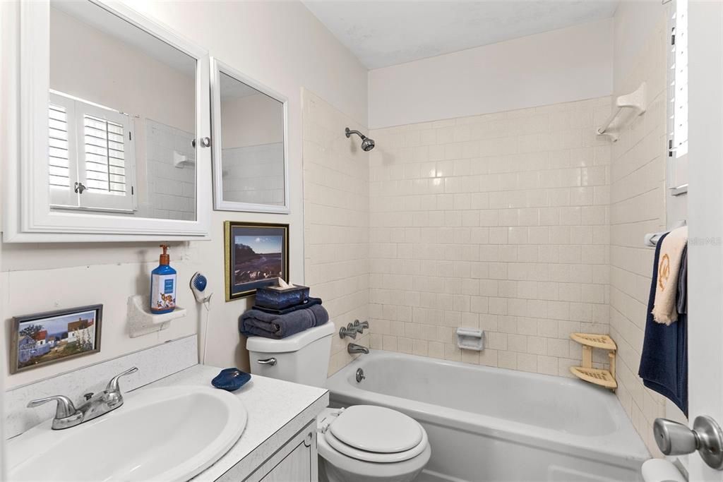 For Sale: $200,000 (3 beds, 2 baths, 1568 Square Feet)