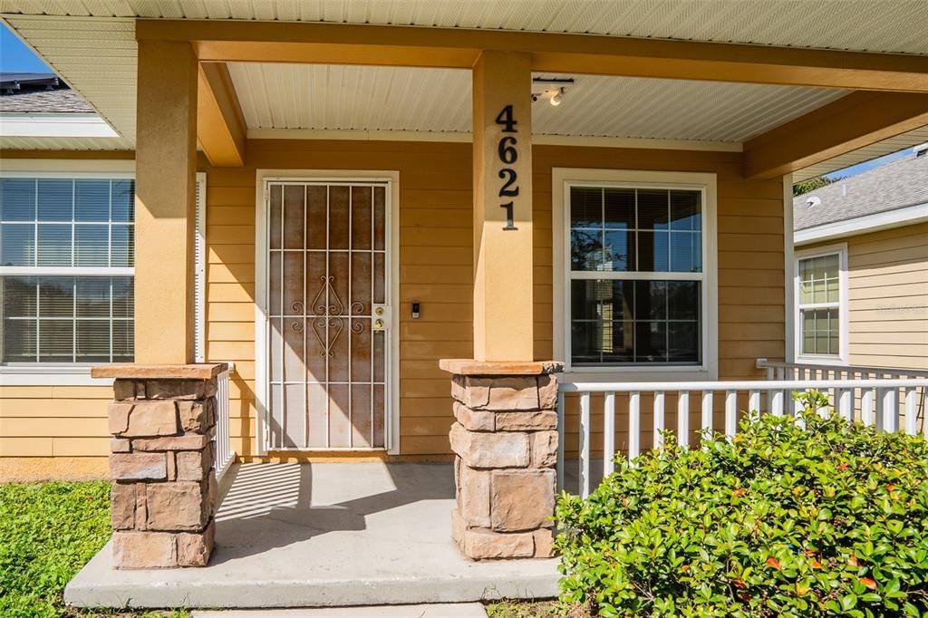 Active With Contract: $199,000 (2 beds, 1 baths, 931 Square Feet)