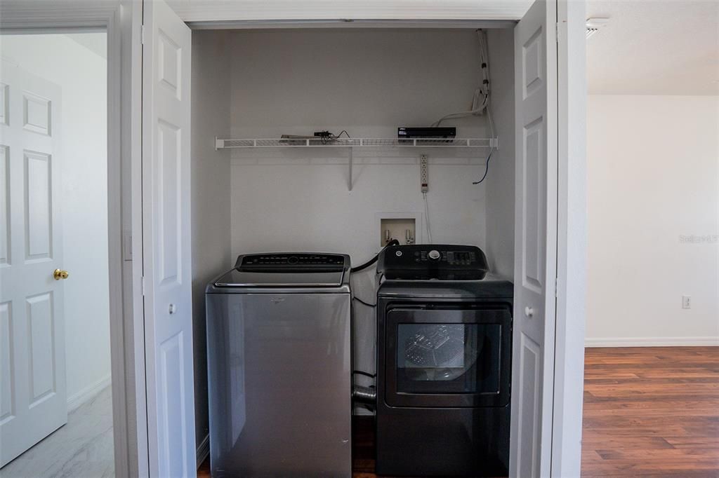 Active With Contract: $199,000 (2 beds, 1 baths, 931 Square Feet)