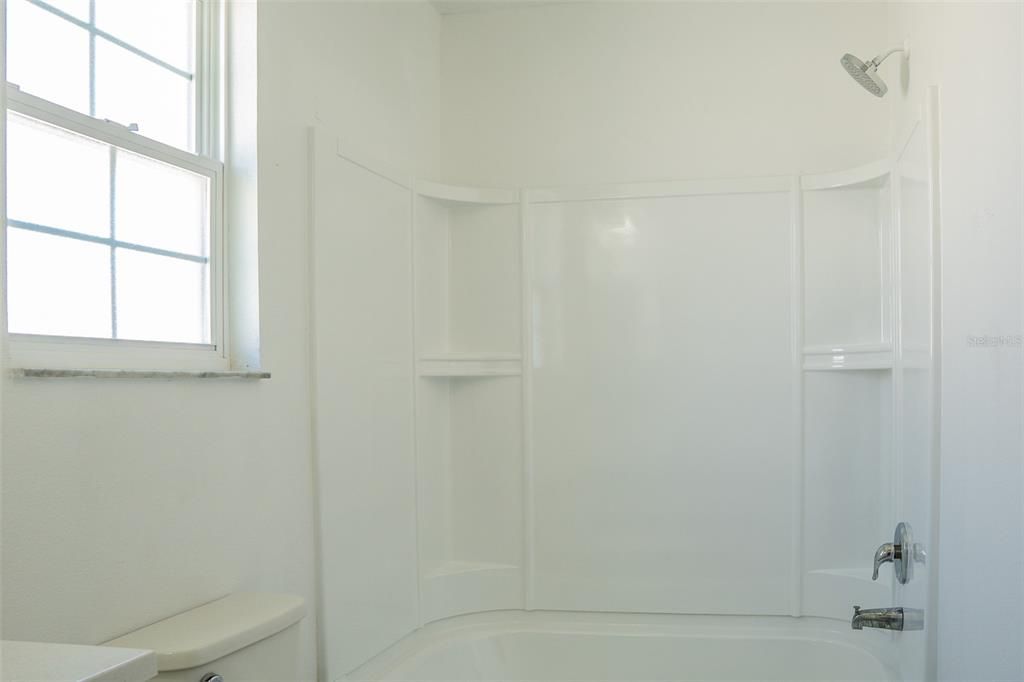Active With Contract: $199,000 (2 beds, 1 baths, 931 Square Feet)