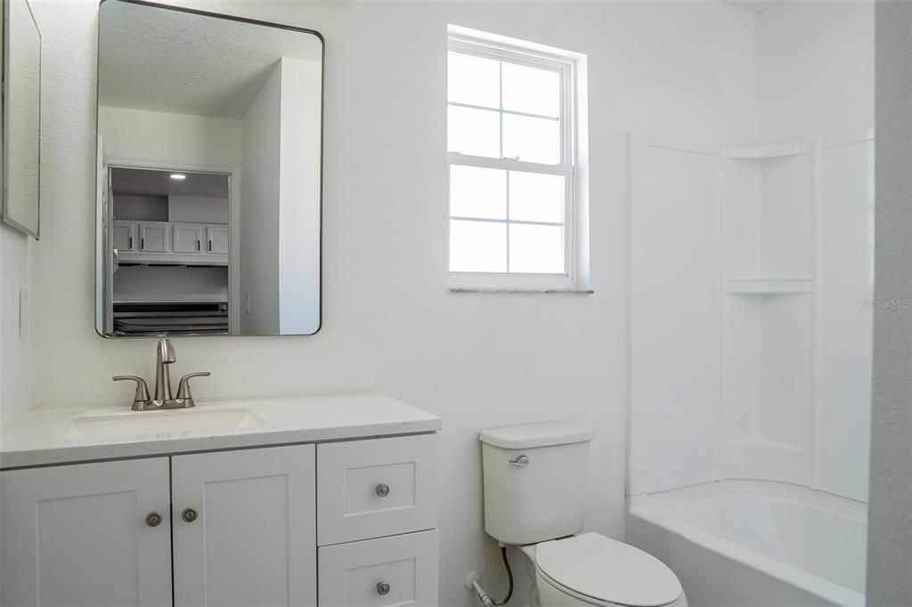 Active With Contract: $199,000 (2 beds, 1 baths, 931 Square Feet)