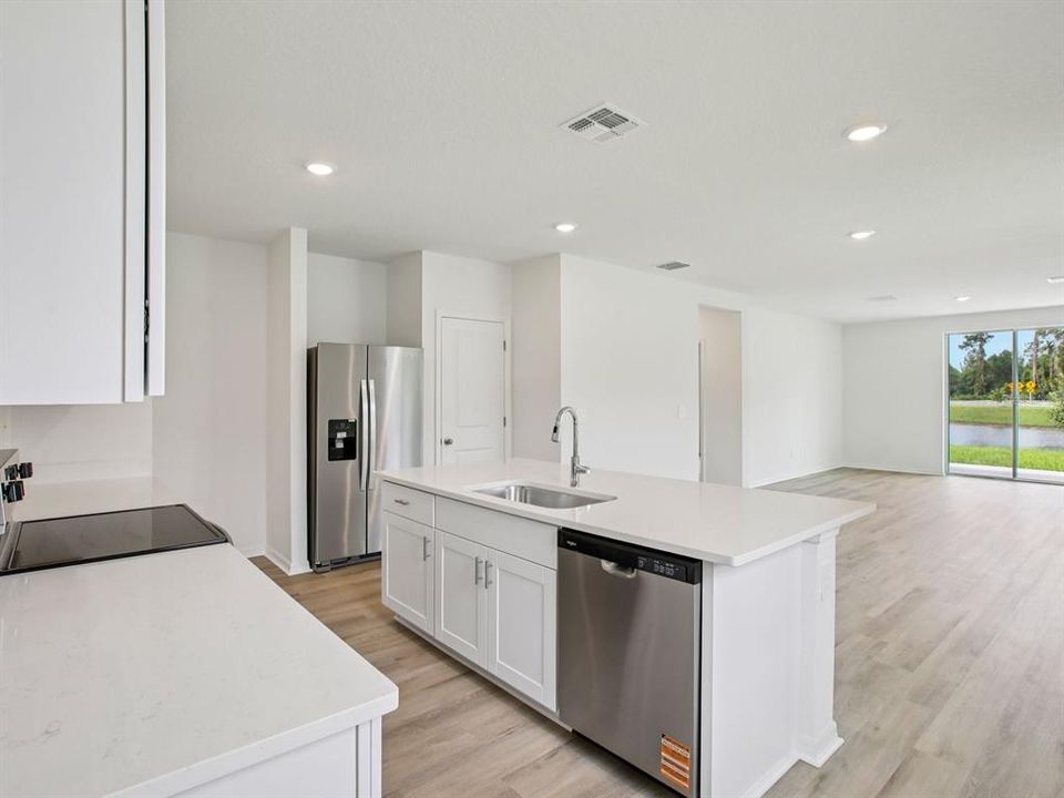 En Venta: $289,310 (4 camas, 2 baños, 1607 Pies cuadrados)