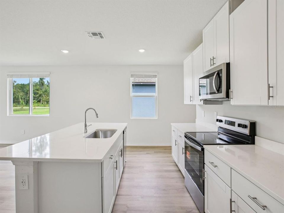 En Venta: $289,310 (4 camas, 2 baños, 1607 Pies cuadrados)