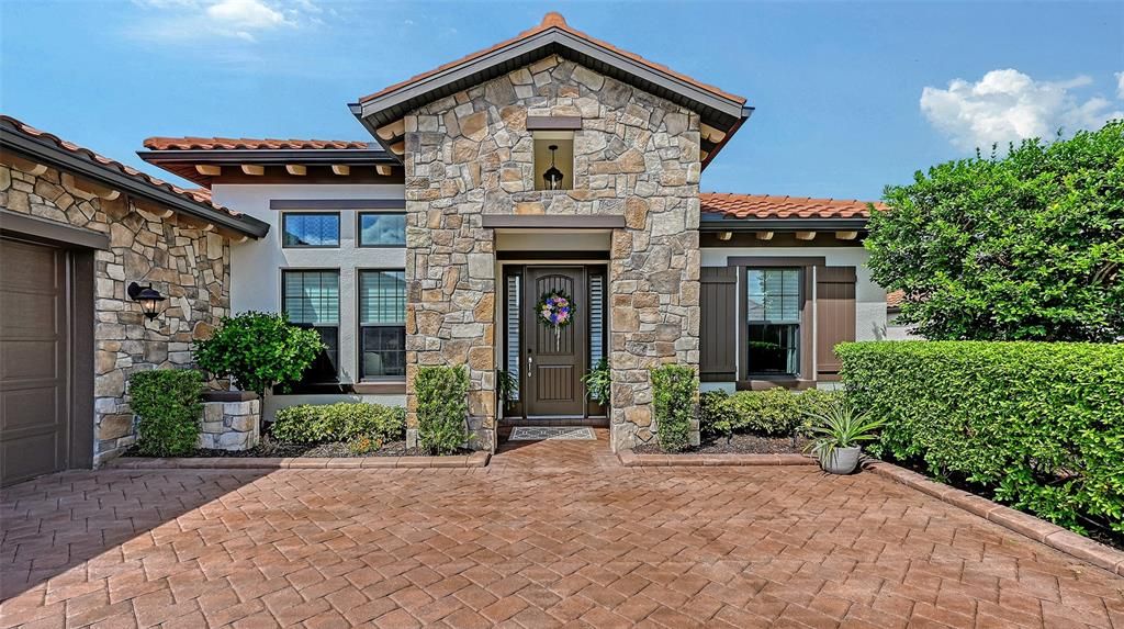 En Venta: $1,395,000 (4 camas, 3 baños, 2661 Pies cuadrados)