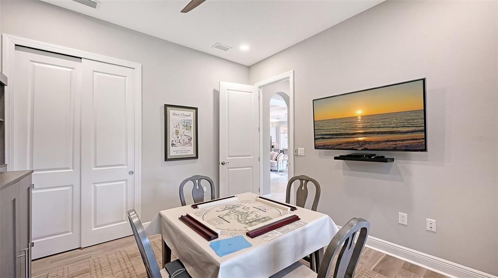 En Venta: $1,395,000 (4 camas, 3 baños, 2661 Pies cuadrados)