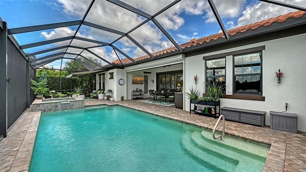 En Venta: $1,395,000 (4 camas, 3 baños, 2661 Pies cuadrados)