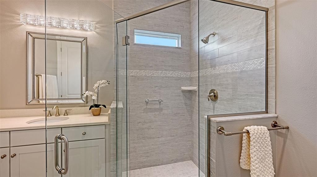 En Venta: $1,395,000 (4 camas, 3 baños, 2661 Pies cuadrados)