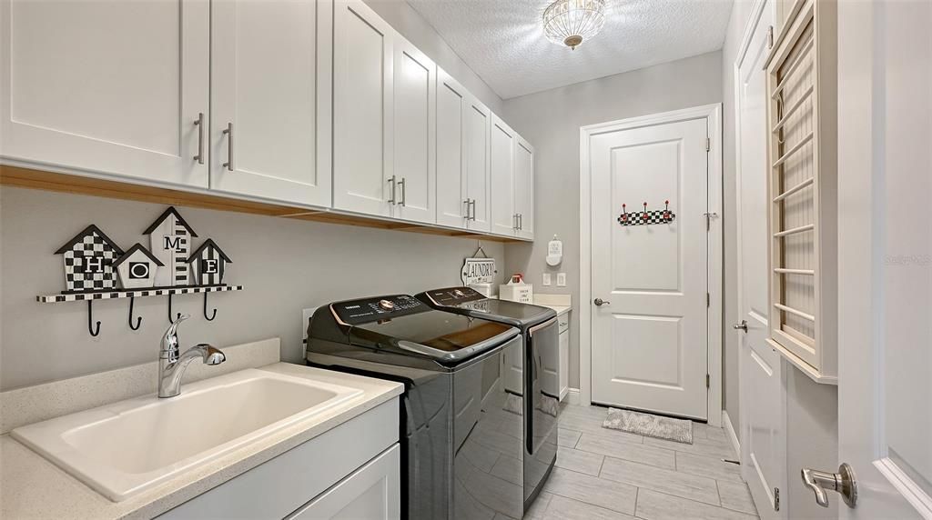 En Venta: $1,395,000 (4 camas, 3 baños, 2661 Pies cuadrados)