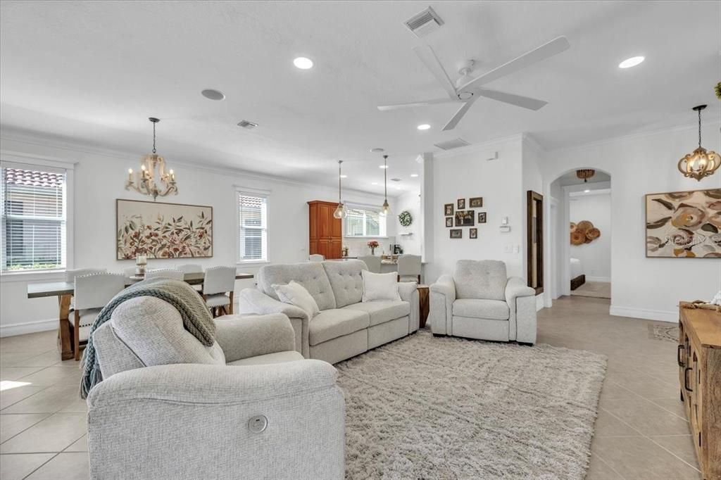 合同活跃: $519,000 (3 贝兹, 2 浴室, 1636 平方英尺)