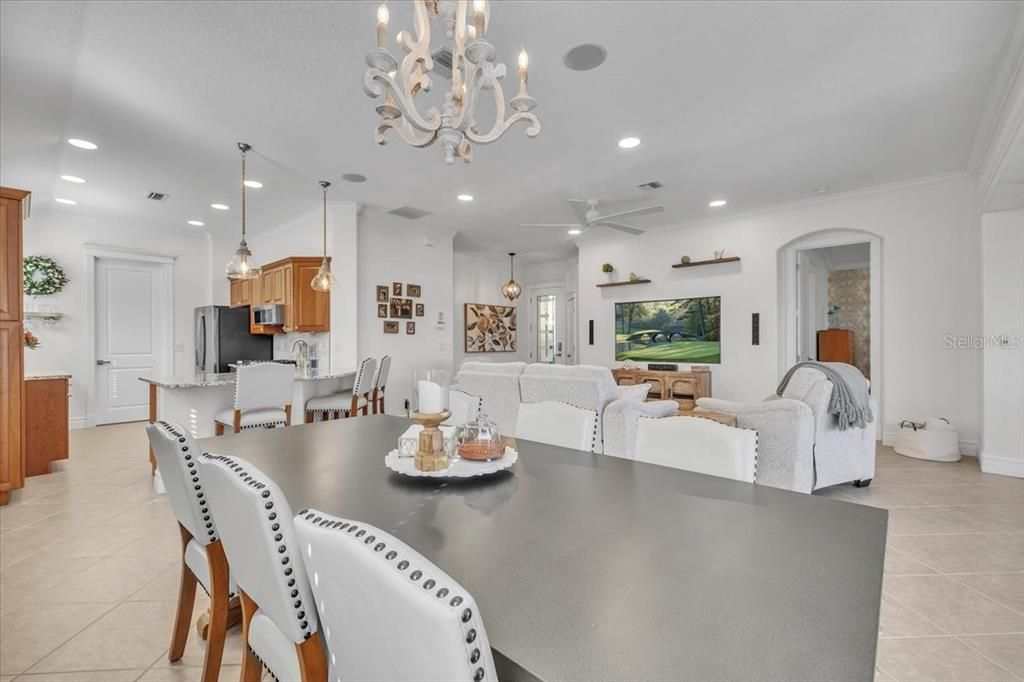 合同活跃: $519,000 (3 贝兹, 2 浴室, 1636 平方英尺)