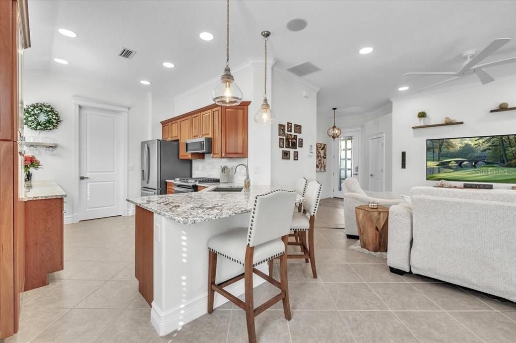 合同活跃: $519,000 (3 贝兹, 2 浴室, 1636 平方英尺)