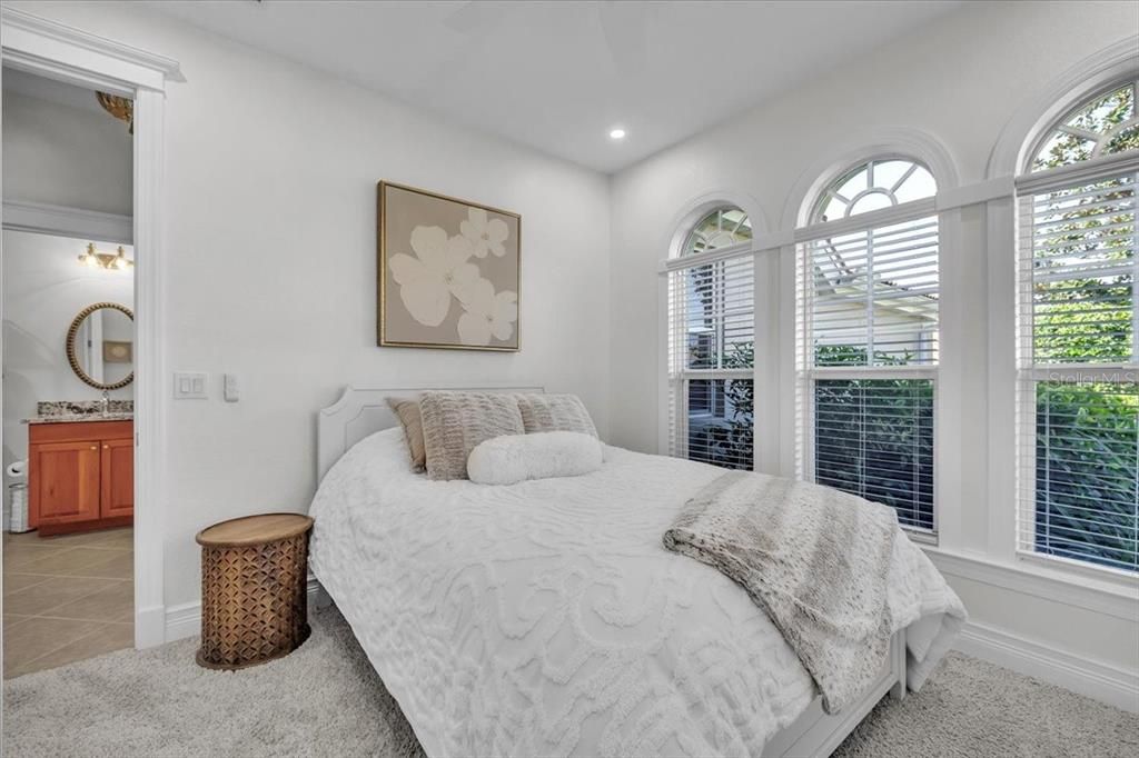 合同活跃: $519,000 (3 贝兹, 2 浴室, 1636 平方英尺)