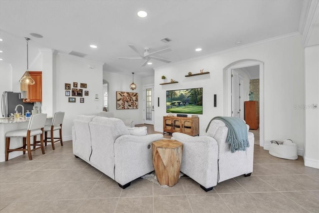 合同活跃: $519,000 (3 贝兹, 2 浴室, 1636 平方英尺)