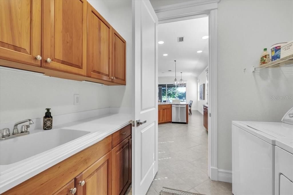 合同活跃: $519,000 (3 贝兹, 2 浴室, 1636 平方英尺)