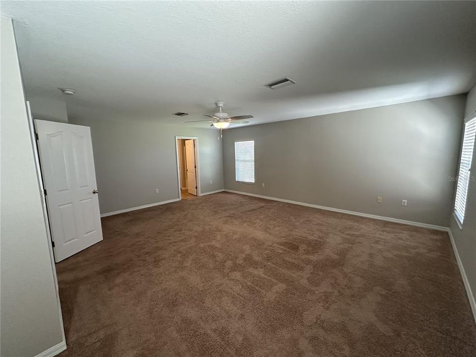 For Rent: $2,250 (3 beds, 2 baths, 2656 Square Feet)